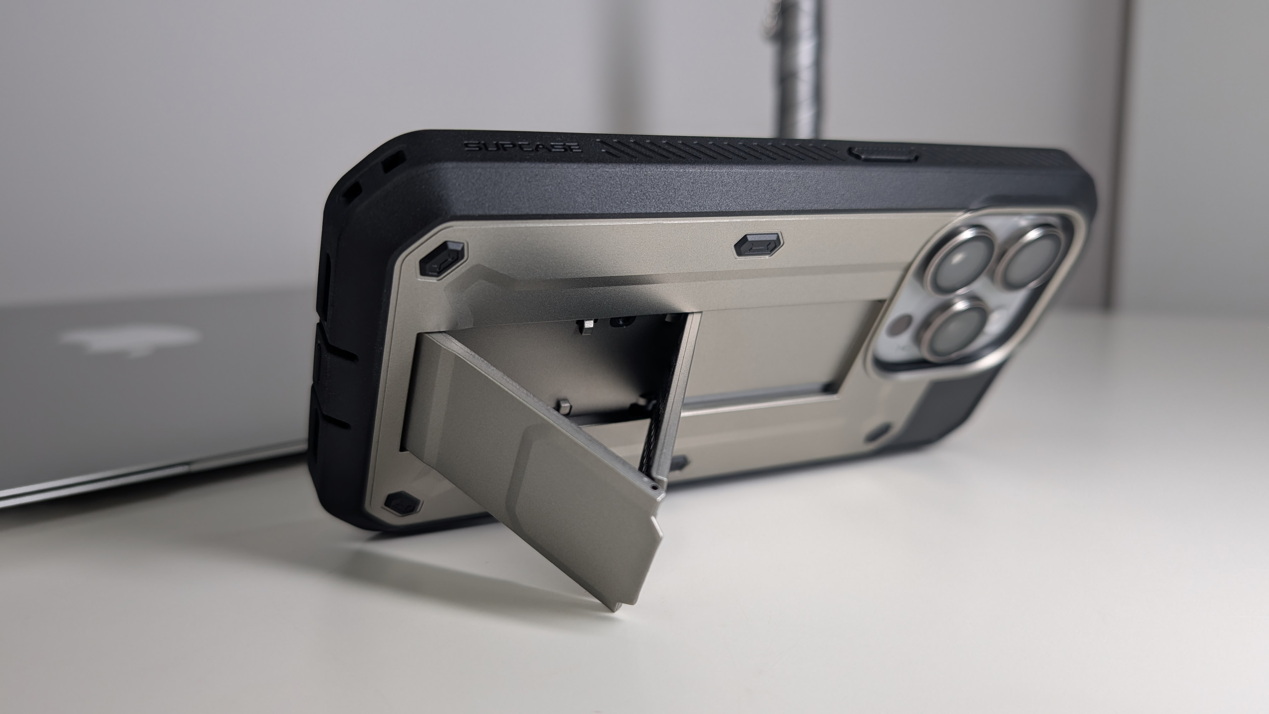 TOP 5 pancernych etui do iPhone 15 Pro